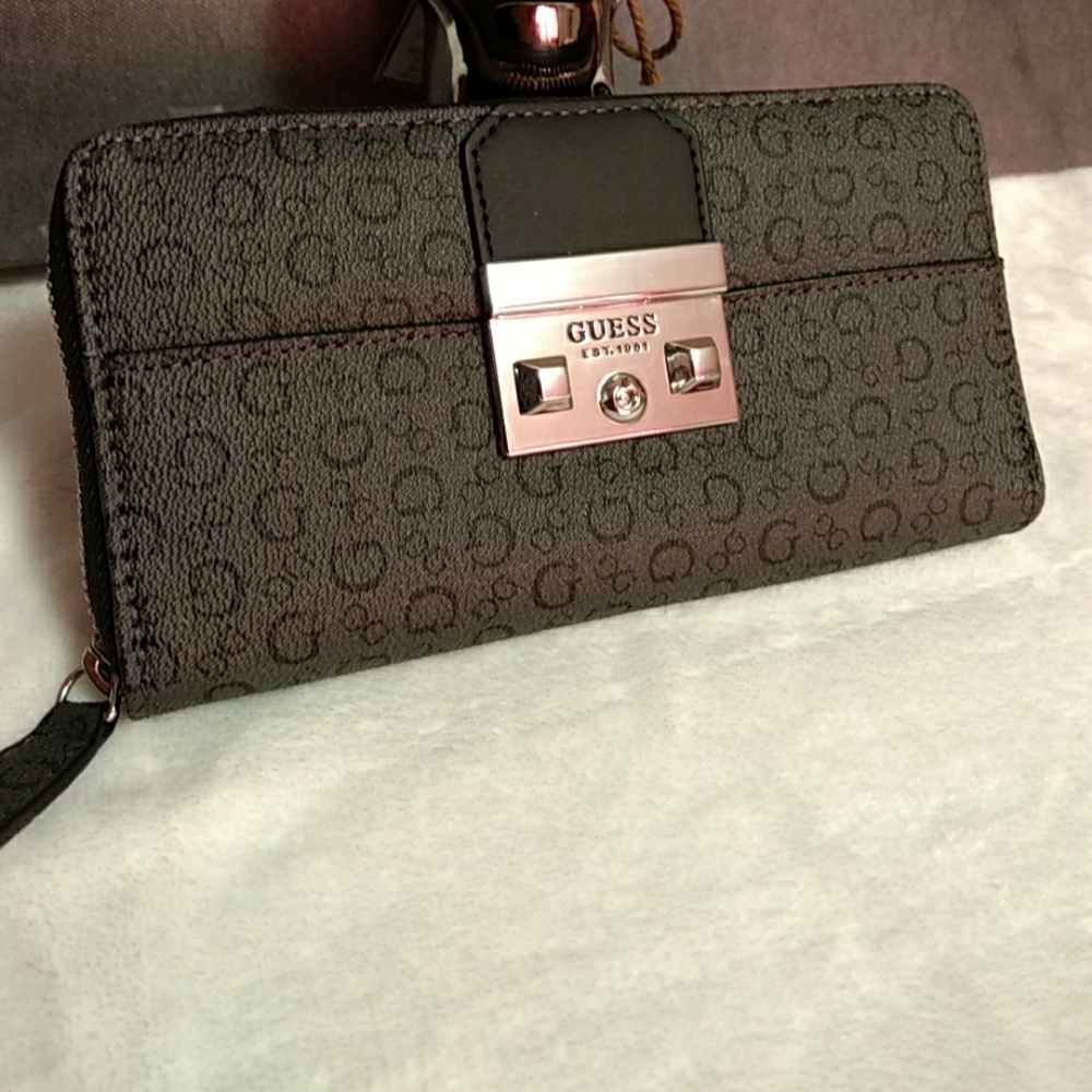 🆕 Wallet GUESS🆕
